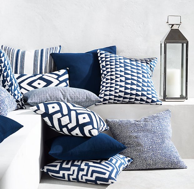 outdoor 4 RH pillows